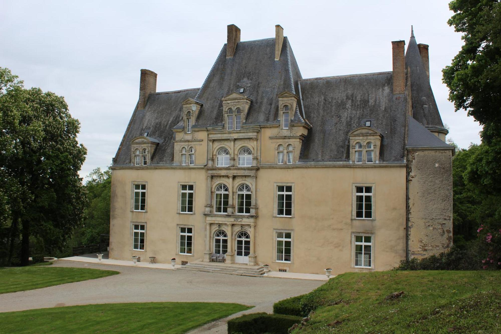Chateau De La Lucaziere Mont-Saint-Jean  Exterior photo