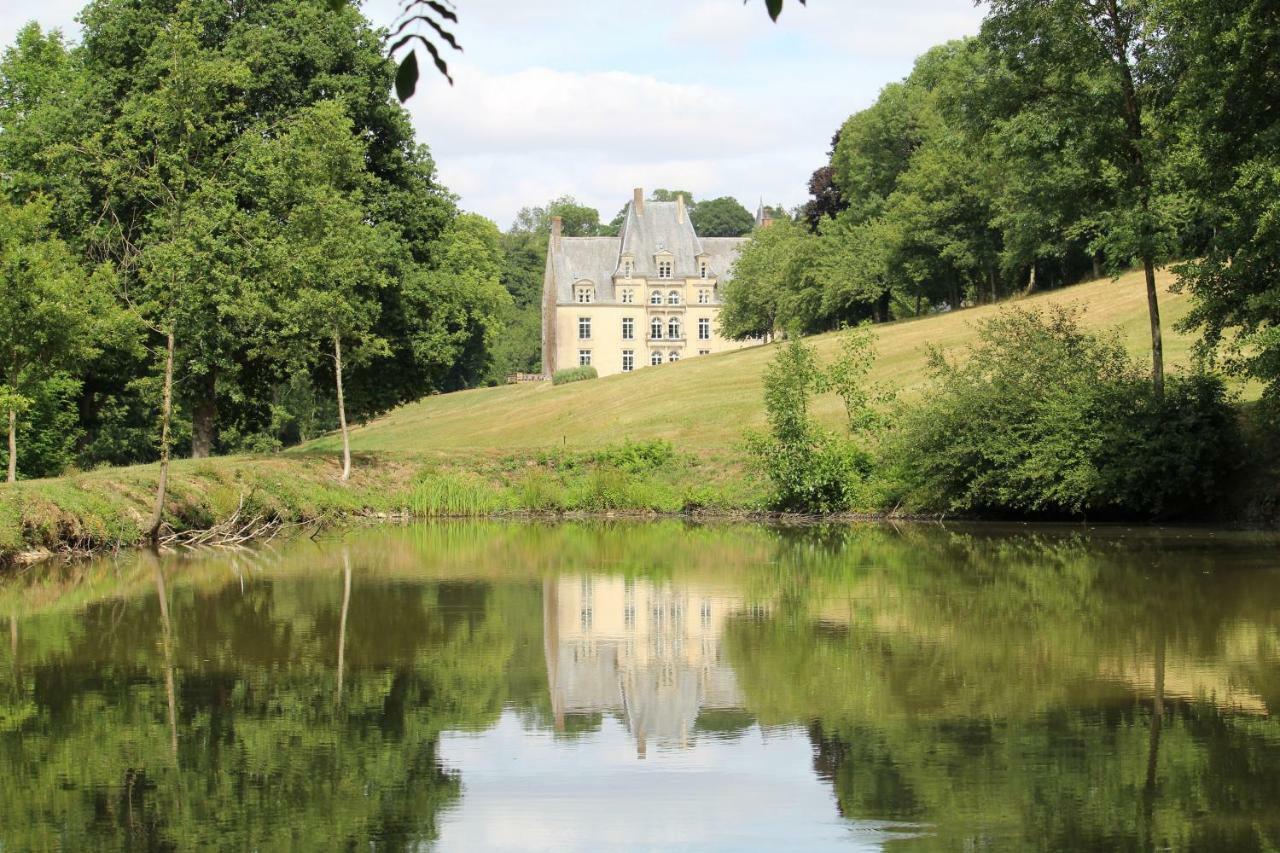 Chateau De La Lucaziere Mont-Saint-Jean  Exterior photo
