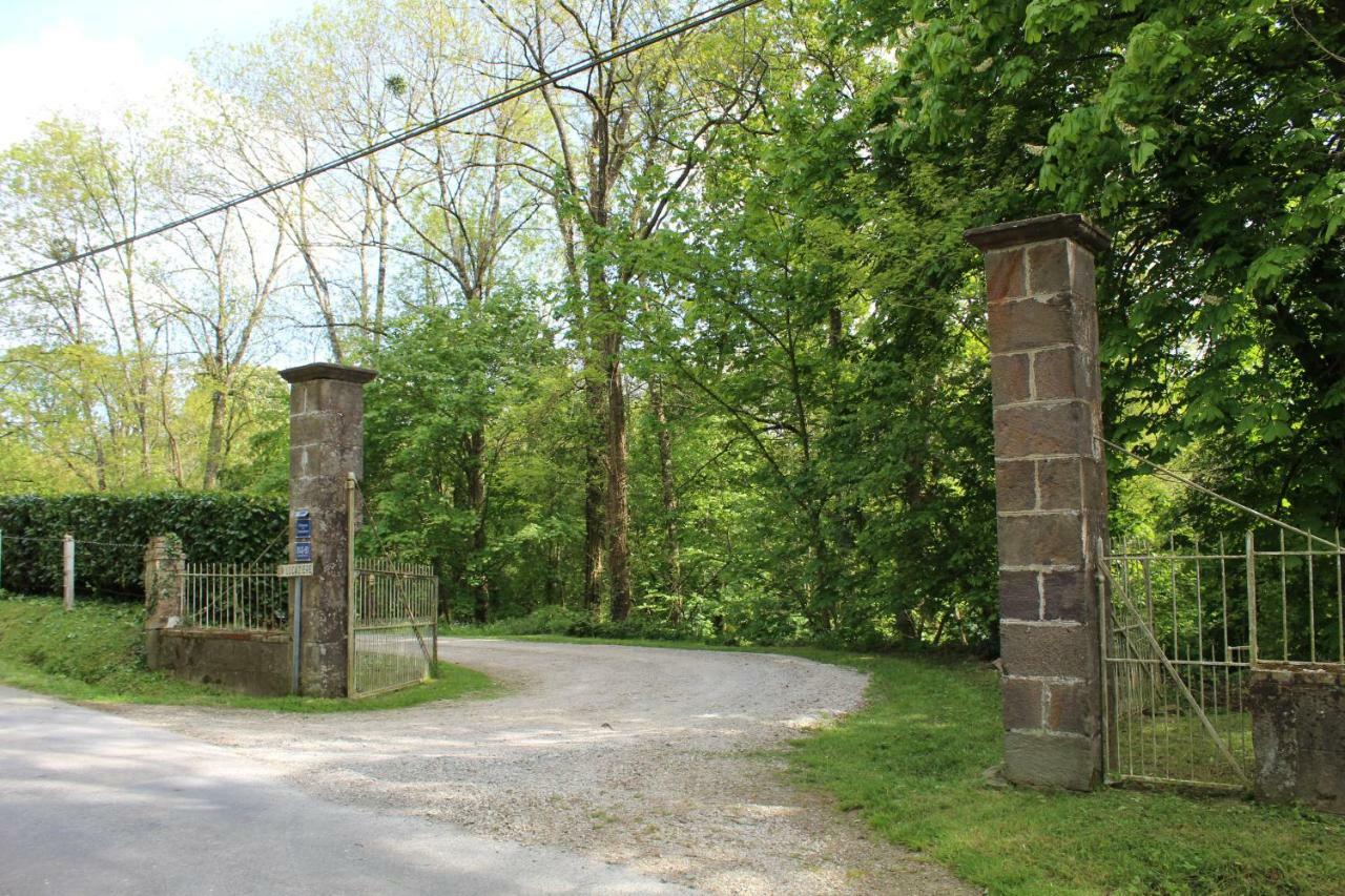 Chateau De La Lucaziere Mont-Saint-Jean  Exterior photo